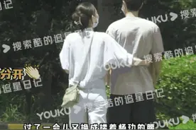 杨玏恋情添实锤！与小10岁女星搂腰共回小区，与毛晓彤成意难平？图片