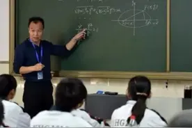 乡村32岁男老师月薪2300，私立学校月薪8000元！该不该放弃编制？图片