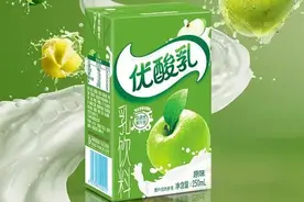 这几种“牛奶”，家长们不要再给小孩子喝了图片