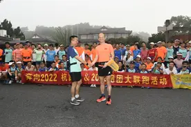 杭州人，太爱跑！清晨在西湖边跑过，连陌生人都会喊一声“加油”图片