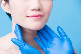身上动不动就出汗？中医看来，可能是4类问题，教你2个方法摆平图片