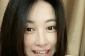 朱珠产后首露面，录视频感叹当妈不易，纯素颜皮肤状态好无浮肿图片