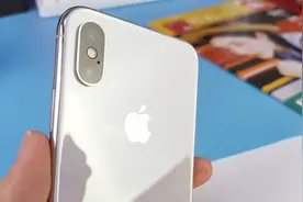 iPhone手机摄像头的小孔到底有什么用？知道真相的我眼泪留下来！
