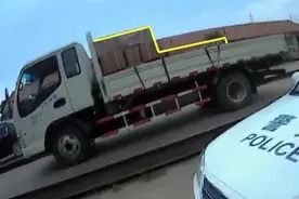 蓝牌轻卡超载300公斤扣3分罚200元，卡友：车还空一半呢图片