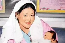 陈宝莲19岁儿子近照帅气十足，自曝将来想做演员，养母却很反对图片