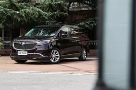 GL8艾维亚：后排头等舱待遇！气场堪比埃尔法！价格却便宜不少图片