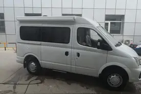 床车太小，换个全网最便宜的大通短中房车玩玩，阳光尚游出品图片