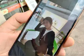 杭州电动车烧伤女孩妈妈还原事发瞬间：丈夫衣服都碎了还在找灭火器，女儿在地上滚来滚去图片