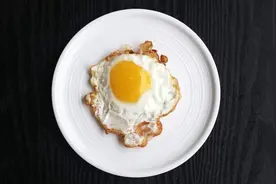 炒鸡蛋老是粘锅怎么处理？试试这招 铁锅秒变不粘锅图片