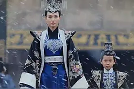 悲情的李太后，看着亲儿子走向毁灭，却最终认下了弑君之臣为子图片