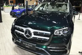 新款奔驰GLS450上市，价格提升2.8万，哪一款车值得入手？图片