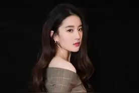 网友: 玉女变欲女    刘亦菲不雅视频流出 与干爹陈金飞深夜密会图片