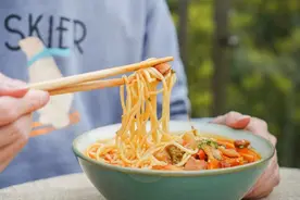 负债21亿的瑞幸咖啡创始人，能靠这碗“面”翻身？图片