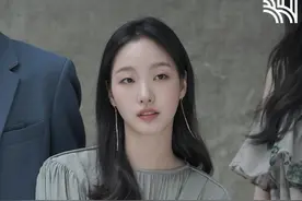 单眼皮的女生也可以很好看，金高银把灰绿色连衣裙穿出了灵魂图片