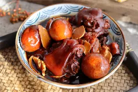 广东坐月子补身子的“猪脚姜”，炖猪蹄不用水，好吃却难走出广东图片