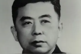 他是正军级，手下师长都是开国少将，为何他却只被授衔大校？图片