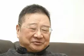 倪匡：追逐时，不遗余力。放手时，不要回头。图片