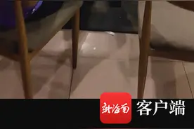 海南陵水执法人员上班喝茶打游戏，居民：天天如此图片