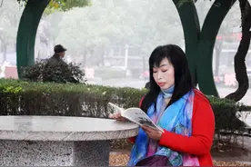 60后残疾女人：努力从夹缝中活出自己的坚强和灿烂图片