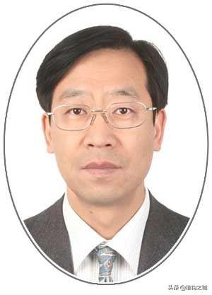 郑天翔简历优化（乌兰察布市名人录）