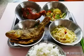 看完南方大学的食堂，再看北方大学的食堂，网友：没对比就没伤害图片