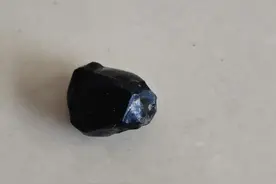 精品推荐—玻璃陨石图片