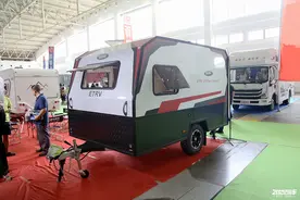 不到6万的越野小拖挂，设备齐全能睡3人，爱旅梦想版拖挂房车图片