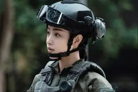 拆弹专家2票房破5亿，倪妮被头盔勒成小花猫，刘德华熟练安假肢图片