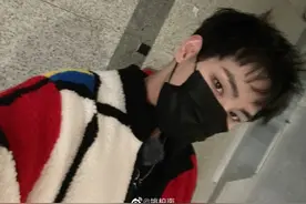 姚明明搂女友亲吻视频曝光，曾说爱豆谈恋爱，等于回家种地图片