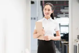 扎心！公司宁可花1万招新人，也不愿给老员工加薪至7500，为什么图片