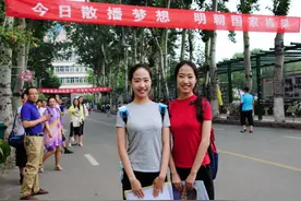 双胞胎长得一模一样，高考是怎么防止他们作弊的？想替考不可能图片