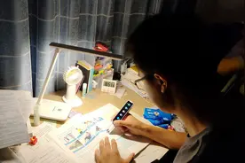 把AI老师装进笔 硬核-阿尔法蛋AI词典笔 T10图片