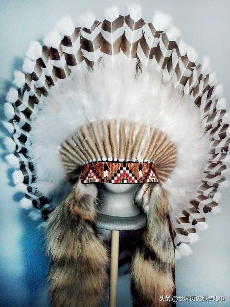 华丽的羽冠，勇士的王冠：一顶印第安人帽子背后的荣耀与尊严