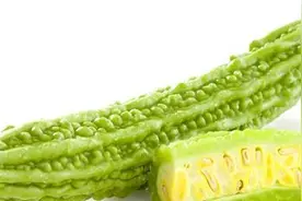 今年种的苦瓜瓜裂严重，什么原因导致的？该如何防治？图片