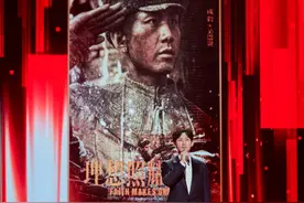 这位导演说的是哪位演员？拍了十几年的戏从来没遇到过图片