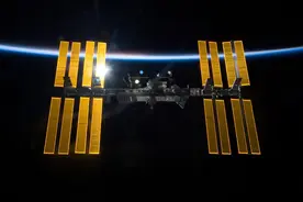 中国空间站太阳能电池转化效率超30%，国际空间站为何弃用？图片