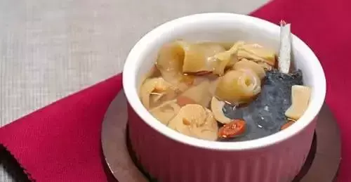 花胶瑶柱炖瘦肉有什么功效 花胶瑶柱炖瘦肉有什么功效和禁忌