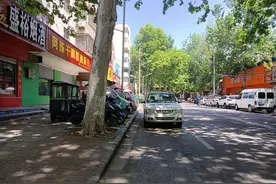 平顶山市区无牌执法车满街跑被疑“搞特权”，官方回应：严查图片