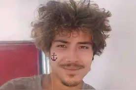 PS搞笑恶搞：大神给大妈p个终极武器来对战图片