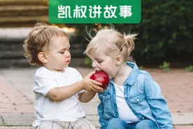 男孩带女同学回家，爸爸在监控下看到这样一幕，瞬间不淡定了图片