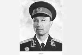 74岁开国上将回乡探亲，警车开道百姓迎接，他却大怒：搞什么排场图片