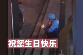 武汉外卖小哥路边流泪边吃蛋糕，哭疼了无数人：成年人的生活，远比你想的更难图片
