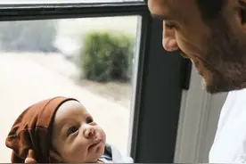 美国男排当家球星安德森晒奶爸照，被网友狂赞姿势满分图片