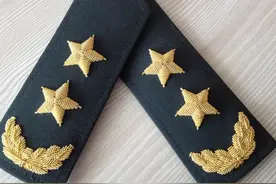 我军年龄最大的新兵：59岁老者穿上军装，第二年被直接授予中将衔图片