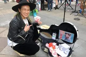 歌手张芸京一夜流失50万粉丝，街头卖唱无人识，竟只因换发型？图片