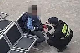 “我就想去妈妈坟上看看……”12岁男孩深夜离家出走，这句话让全网泪目图片