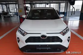 “鼻祖级”合资城市SUV丰田RAV4，配2.0L引擎，省油省心偏家用图片