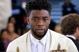 《黑豹》男主去世，网友却致敬窦唯，黑豹乐队评论区被点蜡烛图片