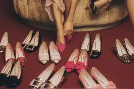 Roger Vivier名媛范设计，这5款新品方扣鞋有多迷人图片