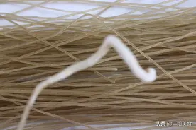 选粉条，只需要用打火机烧一下，真假粉条一看便知，简单还实用图片